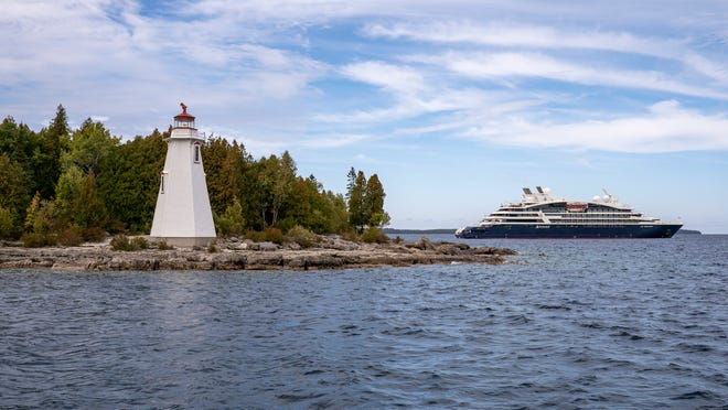 Le Bellot cruise ship offers a modern experience in memorable settings.