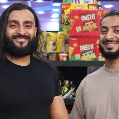 Crianças formam fila em bodega de Staten Island com boletins; entenda o motivo