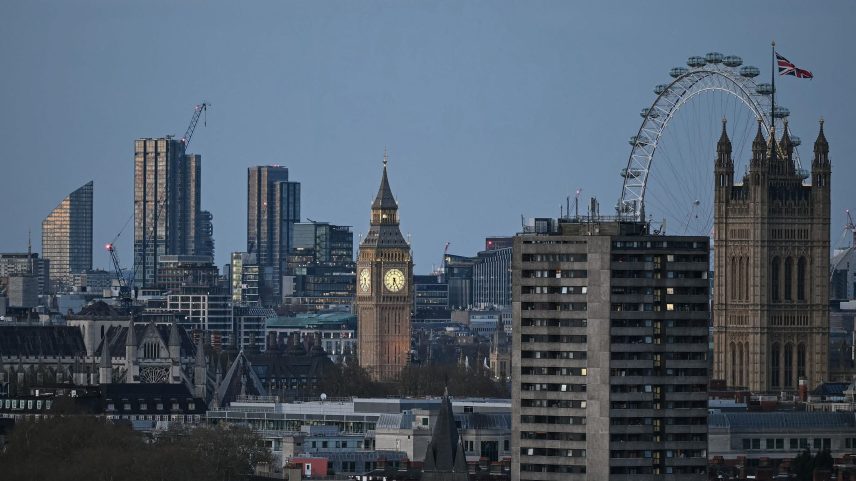 Dusk falls across central London on March 25, 2026.
