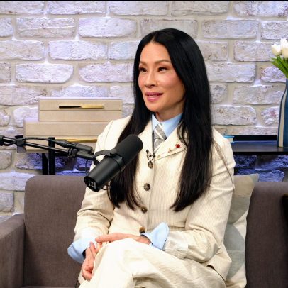 Lucy Liu defende triagem precoce após erro de diagnóstico de câncer