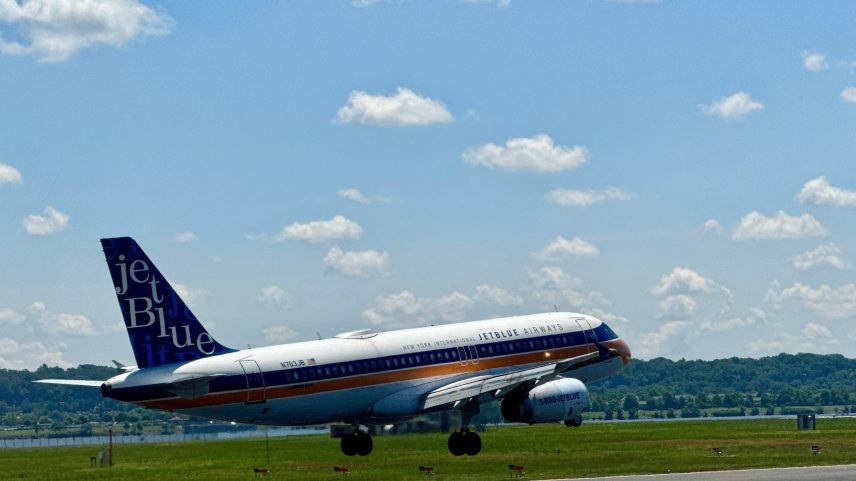 A JetBlue airlines plane comes in to land at Chicago's O'Hare International airport on May 22, 2024.