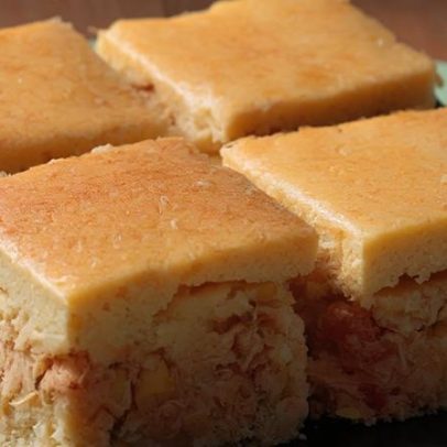 Torta de frango perfeita com milho, tomate e outras combinações