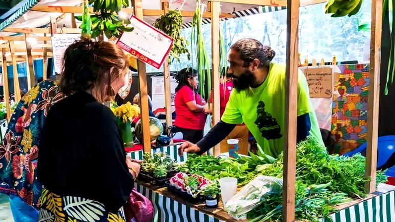 Feira agroecológica na Fundição Progresso.