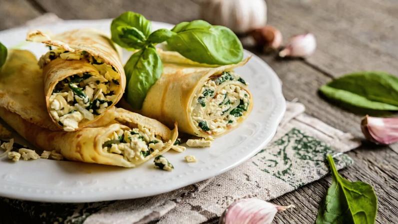 Panqueca recheada com tofu e espinafre
