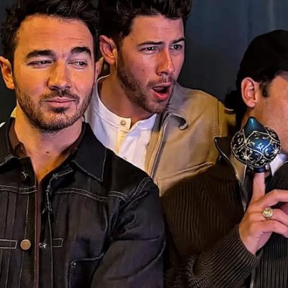 Jonas Brothers respondem sobre possível reunião com Demi, Selena e Miley
