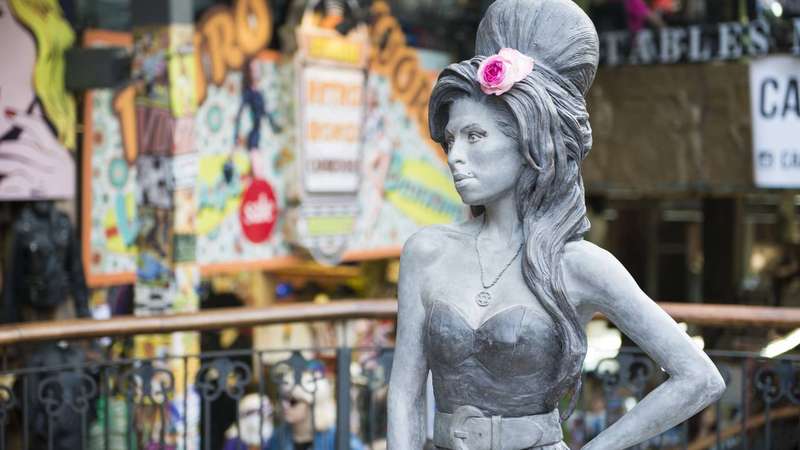 Amy winehouse estátua – depositphotos.com / icenando