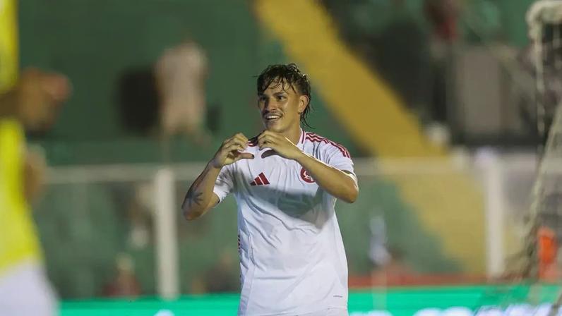 Bernabei marca e garante virada do Internacional sobre o Athletic