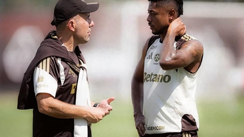 Leonardo Jardim já em ação no CT do Flamengo nesta segunda (27/4) –