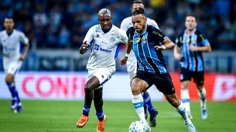 Grêmio vence o Confiança, mas desempenho irregular mantém alerta na estreia da Copa do Brasil -