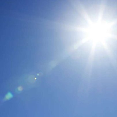 Pele solta após queimadura solar: como UV ativa defesa e descamação