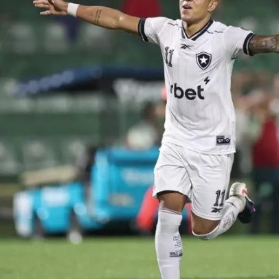 Botafogo vence Chapecoense e goleia na Arena Condá