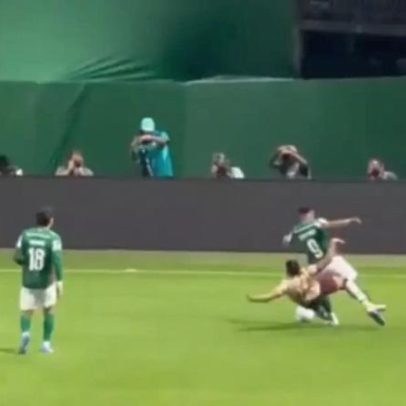 Vitor Roque volta a sentir dores aos 22 minutos após retorno de lesão