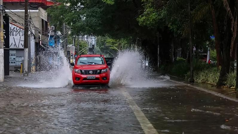 Capital paulista pode ter chuva durante a tarde e a noite desta segunda-feira, 27, segundo o CGE