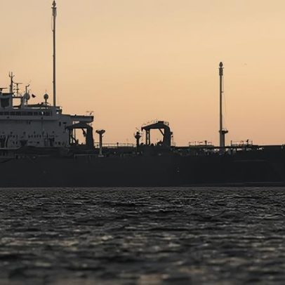 Navios-tanque orientados a não pagar pedágio ao Irã pelo Estreito de Hormuz