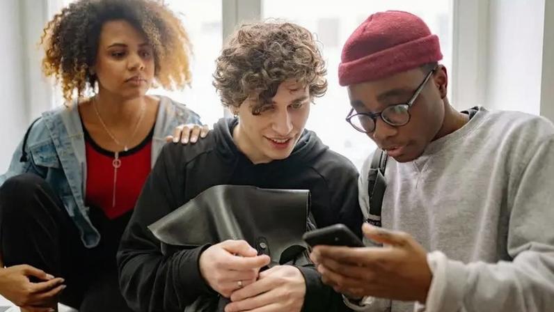 Cultura do catch up expõe mudanças nas amizades atuais