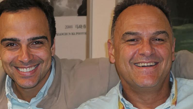 'Meu maior ídolo': Tadeu Schmidt se despede de Oscar Schmidt com homenagem emocionante após morte do irmão.