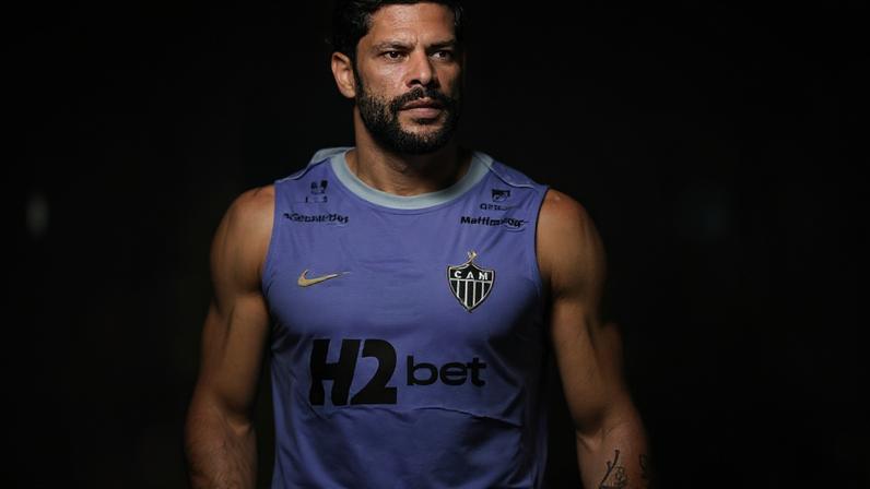 Hulk em conversa com Barba antes de ser substituído –