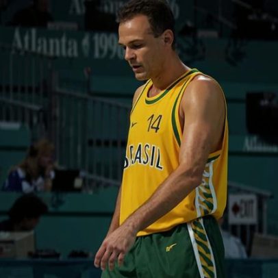 Oscar Schmidt descobre vocação para o basquete no DF com incentivo de professor