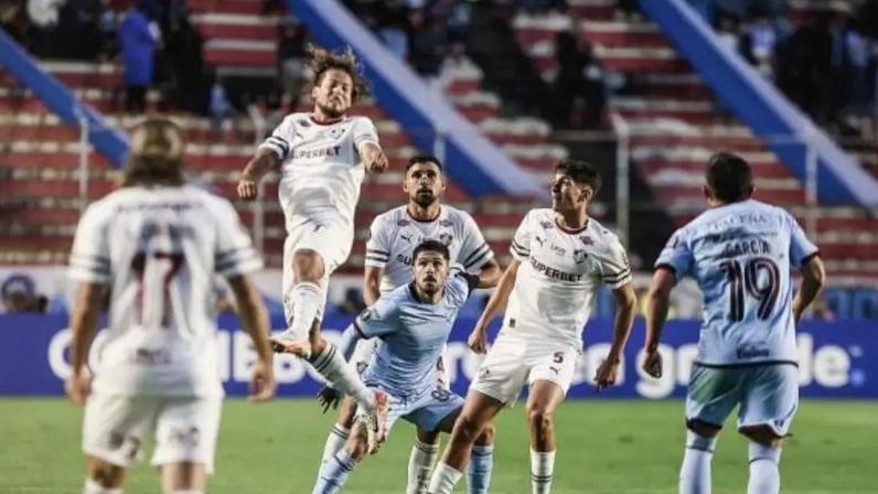 Jogadores do Bolívar celebram o primeiro dos dois gols de Robson Matheus.
