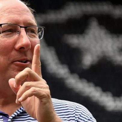 John Textor se posiciona sobre o futuro de Alexander Barboza no Botafogo