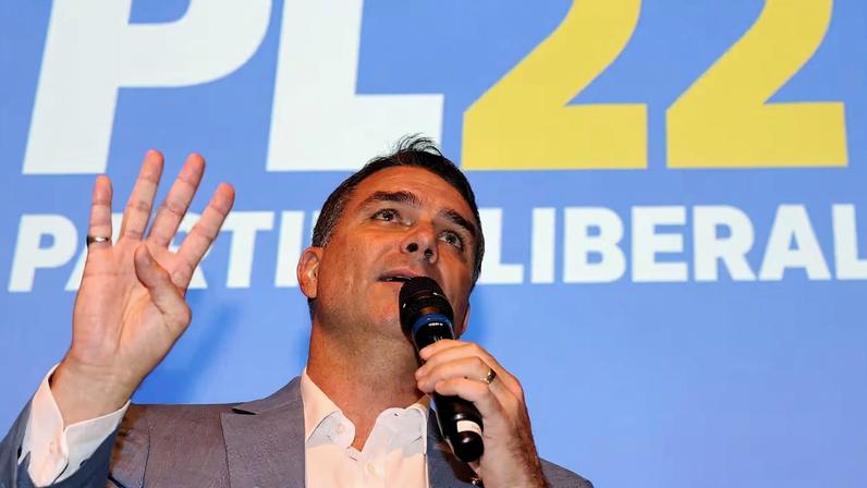 Aliados de Flávio Bolsonaro apostam em crescimento após ataques do PT