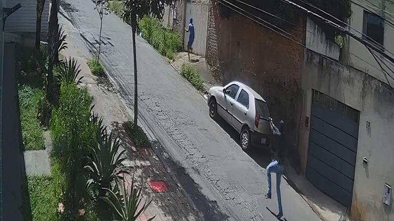 A mãe da vítima contou que o filho havia saído para encontrar um possível comprador da motocicleta. Pouco depois, ela ouviu vários tiros e, ao sair, encontrou o homem caído, com múltiplas perfurações pelo corpo.