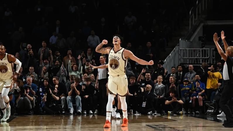 Gui Santos, do Golden State Warriors, comemora durante o jogo contra o Memphis Grizzlies, no Chase Center. (Foto: Noah Graham/NBAE/Getty Images/AFP)