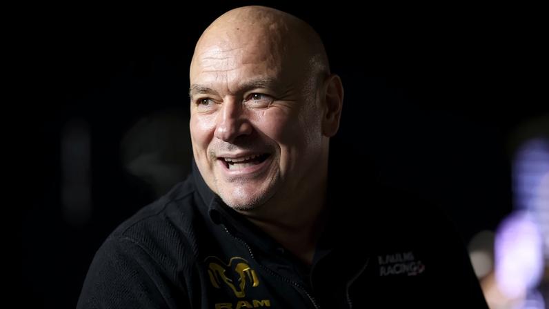 Dana White confirma avanço nas negociações para retorno de McGregor ao UFC