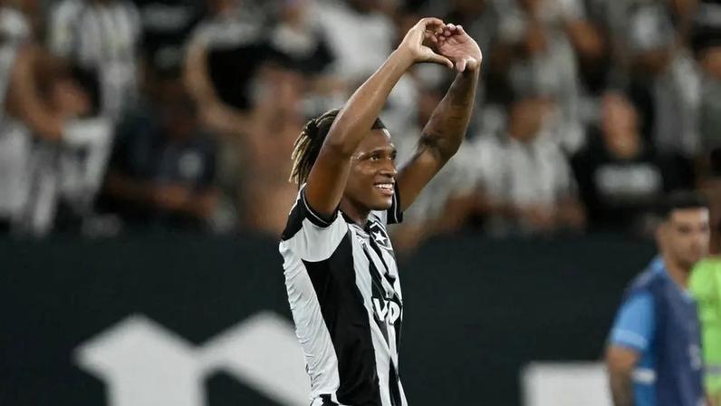 Danilo comemorando gol pelo Botafogo (Foto: Mauro Pimentel / AFP)