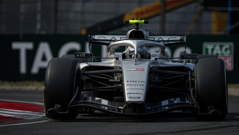 Bottas disputando a Fórmula 1 (Foto: Hector RETAMAL / AFP)