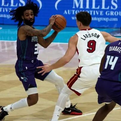 Quem vence cada confronto do play-in da NBA, conforme votação
