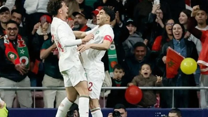 O marroquinho Neil El Aynaoui na vitória sobre o Paraguai, em amistoso em Madri (Foto: Oscar DEL POZO / AFP)