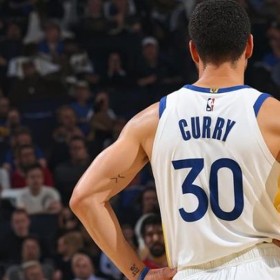 Curry retorna após 27 jogos; estreia animada, mas derrota no último segundo
