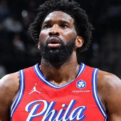 Joel Embiid passa por cirurgia de emergência e desfalca 76ers