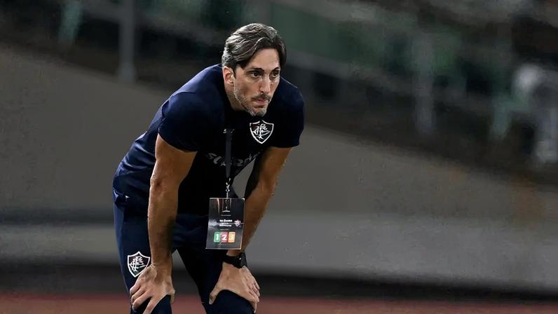 Zubeldía no campo em La Guaira x Fluminense pela Libertadores (Foto: Juan BARRETO / AFP)