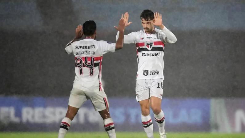 São Paulo enfrenta o Mirassol pela 13ª rodada do Brasileiro (Foto: Dante FERNANDEZ / AFP)