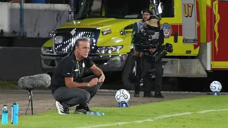Cuca durante partida entre Santos e Deportivo Cuenca, pela Sul-Americana. (Foto: Fernando Machado/ AFP)
