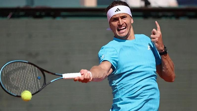 O alemão Alexander Zverev na vitória sobre o belga Zizou Bergs em Monte Carlo