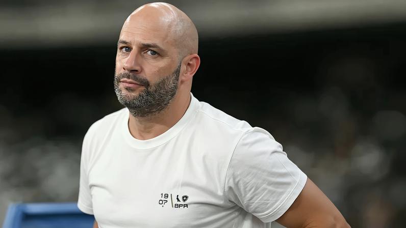 Franclim Carvalho estreou como técnico do Botafogo (Foto: Mauro Pimentel / AFP)