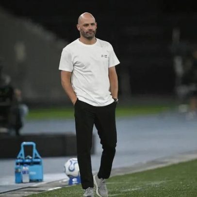 Torcedores do Botafogo mandam recado a Franclim Carvalho