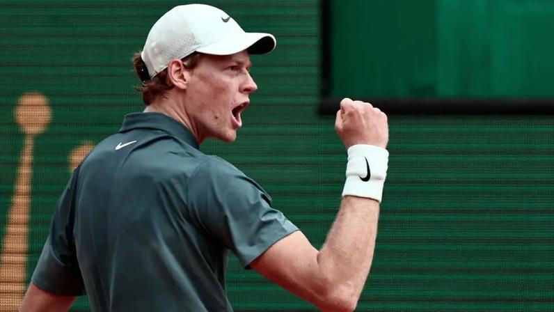 Jannik Sinner no Masters 1000 de Monte Carlo (Foto: THIBAUD MORITZ / AFP)