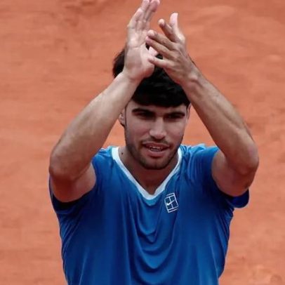 Alcaraz confirma favoritismo na semi e encara Sinner na final de Monte Carlo