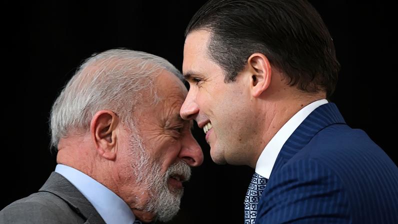 Lula e Hugo Motta durante cerimônia no Planalto - 14/04/2026 (EVARISTO SA/AFP)