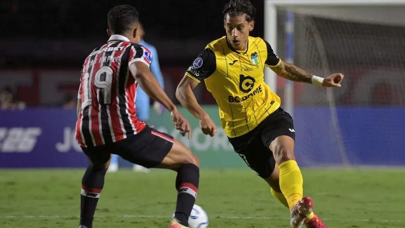 Luciano abriu o placar para o São Paulo (Foto: NELSON ALMEIDA / AFP)