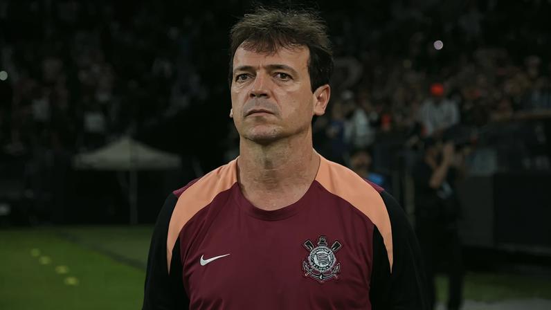 Defesa do Corinthians cresceu com Fernando Diniz (Foto: Nelson Almeida / AFP)