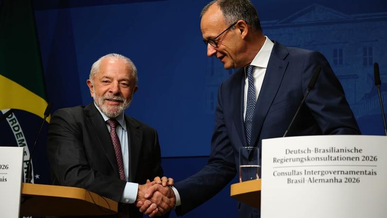 O presidente Lula e o chanceler alemão, Friedrich Merz - 20/04/2026 (ODD ANDERSEN/AFP)