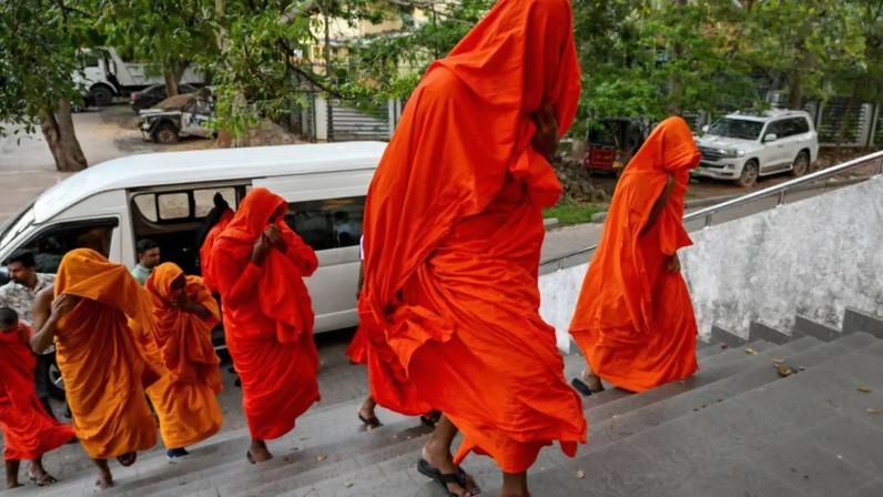 Grupo de 22 monges budistas é preso em aeroporto do Sri Lanka com carga recorde de maconha