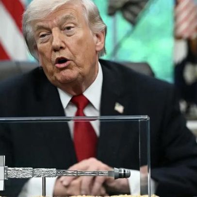 Trump faz nova provocação ao Irã em postagem sobre Estreito de Ormuz