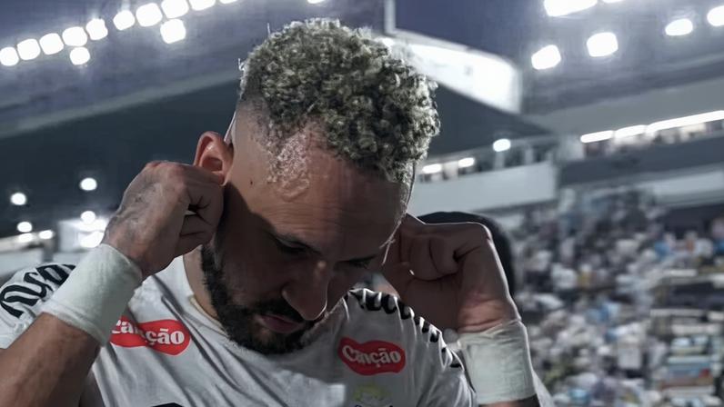 Neymar se pronuncia após polêmica envolvendo coçar a orelha