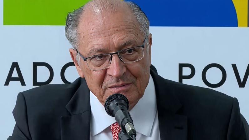 Alckmin deixará o comando da pasta até 4 de abril e repetirá a chapa com Lula nas eleições 2026